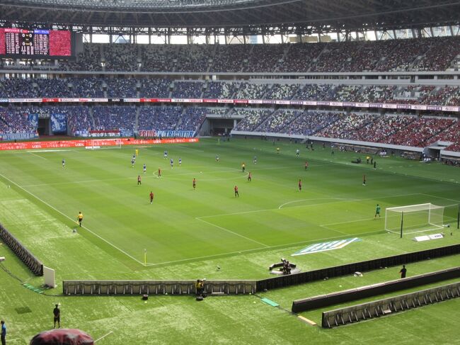 私は東京都の多摩地区在住、東京唯一のJ1チーム「FC東京」のホームグラウンド「味の素スタジアム」は東京の西部、多摩地区にあります。<br /><br />・・・と長い事書いてきましたが2024年は「東京ベルディ」と「町田ゼルビア」がJ1に昇格したので東京はJ1を3チーム要する事となりました♪<br /><br />ですが、好きなチームとなると話は別で、我家は大の鹿島アントラーズファン(地元の方々ごめんなさい)<br /><br />東京オリンピック2020により建て替えられた新国立競技場はオリンピック後に利用率向上のためかしばしばJ1の試合が開催されます。また観客動員のため無料招待も頻繁に行われています。今回義兄夫妻がが招待券をゲットしたのですが急な所用が入ってしまい、急遽代打ちとして(喜んで)観戦に赴く事としました<br /><br />※つたない文章&写真ではありますが、是非最後までお付き合いください