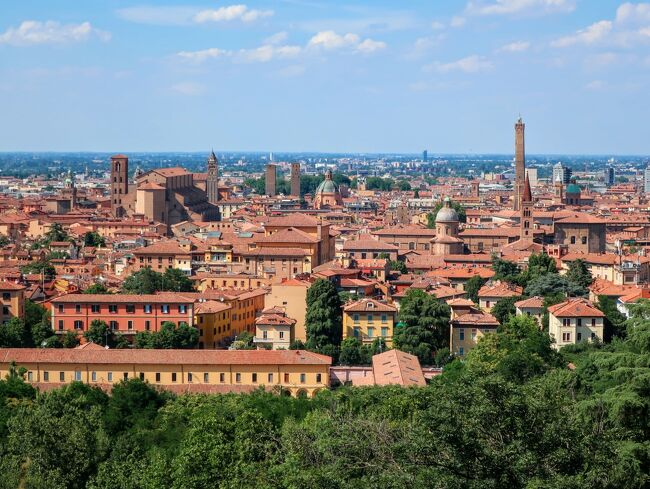ドイツから2泊3日でイタリアを旅行してきました。ボローニャを起点に、2日目には日帰りでフィレンツェへ。基本徒歩観光のみで街歩き、食べ歩きが中心の自由旅です。<br /><br />---Reiseplan---<br />■6/17 ボローニャ<br />□6/18 フィレンツェ<br />■6/19 ボローニャ<br /><br /><観光ポイント><br />街ぶら自由旅<br />●ボローニャで本場の「ボロネーゼ」を実食<br />●ボローニャの知る人ぞ知る絶景スポットをご紹介
