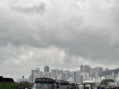 2024/6香港(3)ドラゴンボートレース記念無料ソフトクリームゲット！花火の時間が迫る中、強烈スコールに襲われる…