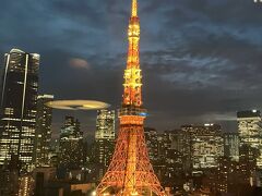 梅雨空でも東京タワーをつまみに