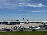 真夏日のミュンヘン空港のベスヒャーパーク。