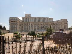 酷暑のルーマニア・ブルガリア③　チヤウセスクの残した国民の館