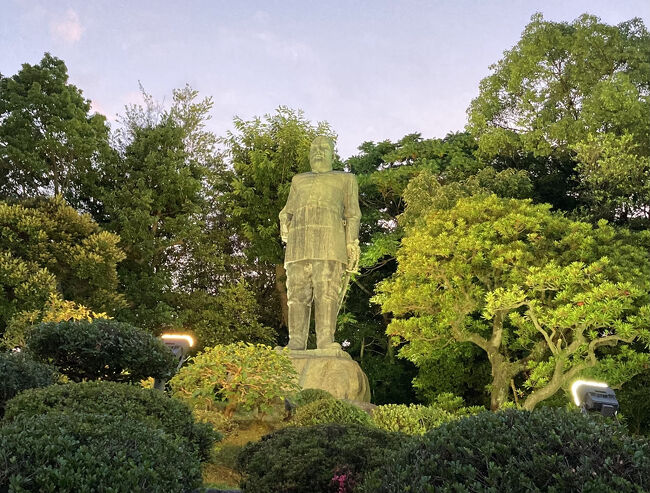 鹿児島市の夜、城山界隈を散策してから夕食。<br /><br />このブログを書いている途中で、日向灘を震源とする地震が発生しました。被害に遭われた皆様に心よりお見舞いを申し上げます。