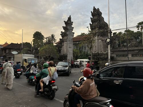 バリ島すきすき バリ島へ到着しウブドへ 大好きBALI と ウブドケチャダンス