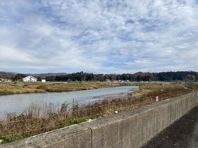 なんかすごく忙しい時期だったけど、ぽっとできた自由にできる土日<br />「長野で蕎麦食べようと思ったけどホテル空いてないから山形行ってくる!」言うたら、一緒に行くと言う夫<br />この時点で4日前<br />ノープランでホテルと新幹線のみ予約して、蕎麦蕎麦蕎麦と唱えるアラフィフ夫婦旅<br /><br />※店舗や施設の外観写真を撮り忘れがち