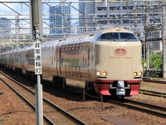 大雨で運転打ち切りの「サンライズ」を昼間に東海地区で目撃！