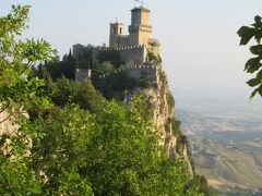 26.イタリアの小さな村を訪ねる旅　丘の上の小さな国サンマリノ共和国(23)朝散歩
