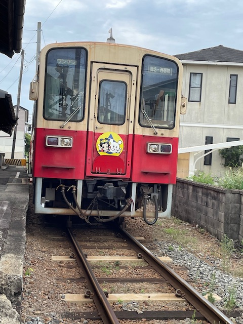 JR西日本の阪和線で三国ヶ丘駅から和歌山駅へ。和歌山駅できのくに線御坊駅行各駅停車に乗り換えます。御坊駅で紀州鉄道で西御坊駅に向かいます。西御坊駅から寺内町を散策します。