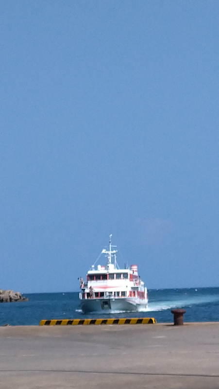 1日目<br />博多ポートタワー→博多ふ頭(ベイサイドプレイス)→郷ノ浦港→平山旅館<br />2日目<br />平山旅館→辰の島→郷ノ浦→みうらや→海里村上<br />3日目<br />海里村上→芦辺港→博多ふ頭<br /><br />夏の壱岐に行きました(韻踏んだ)<br />宿の送迎と路線バスで、欲張らずのんびり美食旅。