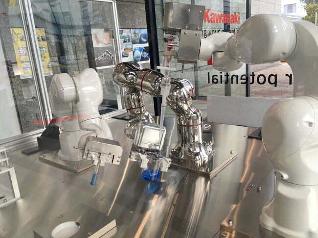 2024年は、街中で未来を感じるような物を見に行きたいと思いました。<br />ロボット、インフラ、モビリティ、スマートシティなど。<br /><br />手始めに訪れたのはお台場のカワサキロボステージ。<br />無料で入れる、川崎重工のロボット製品のショールーム的な所です。<br />その中で、人型ロボットやロボットアーム等の展示を見てきました。<br />