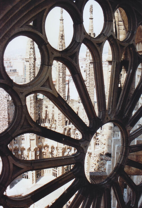土日限定値下げ 建築 バルセロナ 写真集 Barcelona　1980- Amazon.co.jp: 建築 バルセロナ 写真集 Barcelona city and