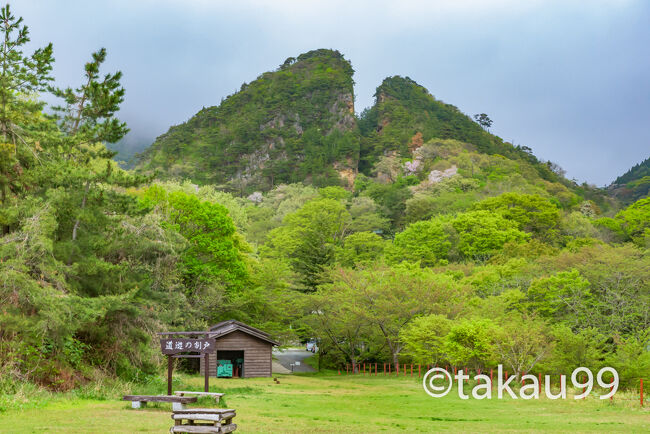 旅行目的:<br /><br />日本さくら名所100選 巡り<br />国宝、重伝建、重文景 撮影<br />可能な範囲で重文・史跡名勝天然記念物・登録有形文化財 訪問<br />訪問地:<br /><br />長野県: 伊那市、松本市、上田市、小諸市、長野市、上越市<br />新潟県: 新潟市、新発田市、佐渡市、村上市<br />宿泊:<br /><br />長野県: ホテル伊那、松本ウエルトンホテル、上田プラザホテル天神<br />新潟県: 東横INN上越妙高駅西口、JR東日本ホテルメッツ新潟、ホテルアルファ-ワン新潟、ホテルみやこ<br />費用:<br /><br />宿泊費: 約52,600円 (平均1泊4,046円)<br />交通費: 約25,000円<br />食費: 約20,000円<br />その他: 約10,000円<br />合計: 約107,600円<br />感想:<br /><br />予定変更やレンタカー利用など、色々と大変なこともあったが、充実した旅行だった。<br />長野県と新潟県の美しい景色や文化を堪能できた。<br />佐渡島への遠征は特に印象深かった。<br />次回は長野県の山を中心に旅行したい。<br />その他:<br /><br />記事には、訪問した観光スポットや宿泊施設の詳細情報も含まれています。<br />旅行の日程や費用は、あくまでも参考情報です。
