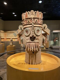 雨期のメキシコ旅行3日目、地下鉄とバスを乗り継いで博物館巡りです。