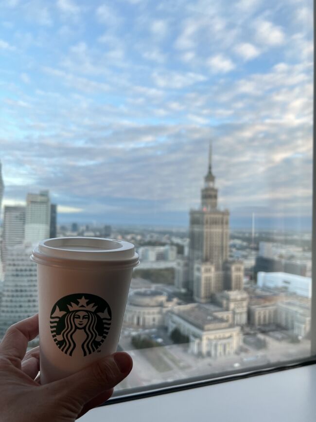 昨日ワルシャワにつきました。<br />今日はEIPに乗って、ワルシャワ→クラクフへ移動します。<br />クラクフでは、市内を散策予定。さぁ、行ってみよう<br /><br />9/30  NH215 羽田9:35→パリ17:10<br />          LO336パリ19:45→ワルシャワ22:00<br />　　　　　　ワルシャワプレジデントホテル（マリオットホテル）泊<br />10/1  EIPにてワルシャワ8:40→クラクフ11:06 <br />                   ホテルサスキクラクフキュリオコレクションバイヒルトン<br />10/2  アウシュビッツへ<br />　　　　　　 ホテルサスキクラクフキュリオコレクションバイヒルトン<br />10/3　EIPにてクラクフ→ワルシャワ<br />　　　　　　 インターコンチネンタルワルシャワIHGホテル<br />10/4　LO335ワルシャワ16:25→パリ18:50<br />　　　　　　 ホテル　デ　モンテスキュー泊<br />10/5　NH216パリ19:20→羽田15:55<br />