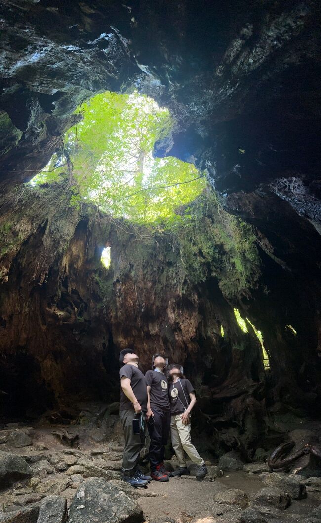 JN(熟年)夫婦の屋久島旅行記 part4 です。<br />2023年9月に西表島を訪問して自然の雄大さ、美しさに魅了され、2024年の夏はJN妻が以前から行きたいと言っていた屋久島を訪問。<br />出発直前の台風発生や不測のスケジュール変更、そもそも熟年で初トレッキングに挑戦という困難を抱えながらも、それらを凌駕する美しき屋久島の自然に大満足のJN夫婦。<br />本編は、屋久島旅行4日目、今回の旅の最大の目的である縄文杉トレッキングの記録です。<br />少し長いですけど、楽しんでいただけたら幸いです。(*^^)v<br /><br />旅行日程 2024.7.24-28<br /> 1日目 移動、トレッキング用品調達(レンタル)<br /> 2日目 白谷雲水峡トレッキング(プライベートツアー)<br /> 3日目 島内観光(レンタカーでドライブ)<br /> 4日目 縄文杉トレッキング(プライベートツアー)<br /> 5日目 移動(帰宅)