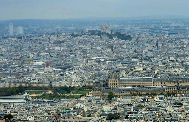 　コロナ禍以前のプランはJALプレミアステータスのサービス内容でのパリ旅行を満喫する事でした。更に特典航空券ファーストクラス往復分のためにマイルも貯め込んで準備万端でした！<br />　しかし、悲しいかなプランは夢と消えてしまいました。プレミアの救済措置でマイルは保てても年金生活のシニアには既にステータスを保つ程のゆとりは失くなってしまいました。<br />　でも諦め切れずにダメ元で往路のみ特典航空券ファーストクラスのキャンセル待ち(結果、ステータスが低いのでダメでした)を申し込み、往復エコノミーチケットを購入しました。<br />　1986・1990・2000・2005年に続く5度目のパリ旅行を初パリの友人と2人で3104ねえねえツアー第11段の10日間、思う存分楽しんで来ました。今後パリ旅行を考えていらっしゃる方々の参考やオリ・パラリンピック後の現地の様子をエピソードと共に、お伝え出来ればと記憶が新鮮な内にルンルンして書き上げた自己満足的な長編の旅行記です。(笑)<br />①～(30)まであります。よろしければタイトルで興味が湧いた部分だけでも)目を通してみていただけたら嬉しいです。<br />①準備編<br />②1日目　前泊編　穴守稲荷神社&amp;JALCITY羽田東京<br />③2日目　キャセイパシフィック航空ラウンジ&amp;羽田空港サクララウンジ<br />④JAL機内・シャルル・ド・ゴール空港・ホテルサンシールエトワール<br />⑤3日目　ディズニーランド・リゾート・パリ&amp;ウォルト・ディズニー・スタジオ前編<br />⑥ディズニーランド・リゾート・パリ&amp;ウォルト・ディズニー・スタジオ後編<br />⑦4日目　ヴェルサイユ宮殿前編<br />⑧ヴェルサイユ宮殿後編<br />⑨バトームーシュ<br />⑩5日目　オルセー美術館前編<br />⑪オルセー美術館後編<br />⑫ロダン美術館&amp;アンヴァリッド&amp;クリュニー美術館<br />⑬サンジェルマン・デ・プレ&amp;モンパルナスタワー<br />⑭6日目　サント・シャペル教会&amp;シテ島<br />⑮ポンピドーセンター<br />⑯サントゥ・スタッシュ教会&amp;新凱旋門<br />⑰7日目　ルーヴル美術館前編<br />⑱ルーヴル美術館中編<br />⑲ルーヴル美術館後編<br />⑳パレ・ロワイヤル&amp;ギャラリーラファイエット<br />(21)8日目　オペラ・ガルニエ<br />(22)モンマルトル界隈<br />(23)サン・マルタン運河&amp;オペラ界隈<br />(24)9日目　オランジュリー美術館&amp;チュイルリー公園 <br />（25）コンコルド広場&amp;シャンゼリゼ通り<br />（26）凱旋門&amp;エッフェル塔界隈<br />（27）シャルル・ド・ゴール空港<br />（28）10日目　JAL機内から自宅<br />（29）滞在中パリの物価<br />（30）今回のパリ旅行個人費用決算［共通費は半分で計算］