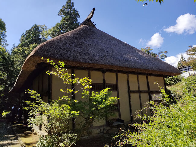 長野駅→飯山線(おいこっと)→飯山駅<br />お寺巡り→高橋まゆみ人形館→飯笠山神社→お寺巡り<br /><br />写真は、映画のロケにも使われた趣ある茅葺き屋根の『正受庵』<br />