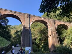 本舗おぎのや横川店で峠の釜めしを食べてお腹を満たし、秋の信越線の廃線ウォークと碓氷峠鉄道文化むらを楽しみました。