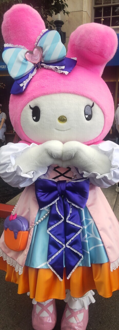 USJで開催中のハロウィンイベントを堪能して来ました。天候に恵まれ、ポケモンや鬼滅の刃やサンリオといった好きなコンテンツも沢山楽しめました。<br />二日目は一人でインパし、アトラクションやハロウィンを存分に楽しめました。