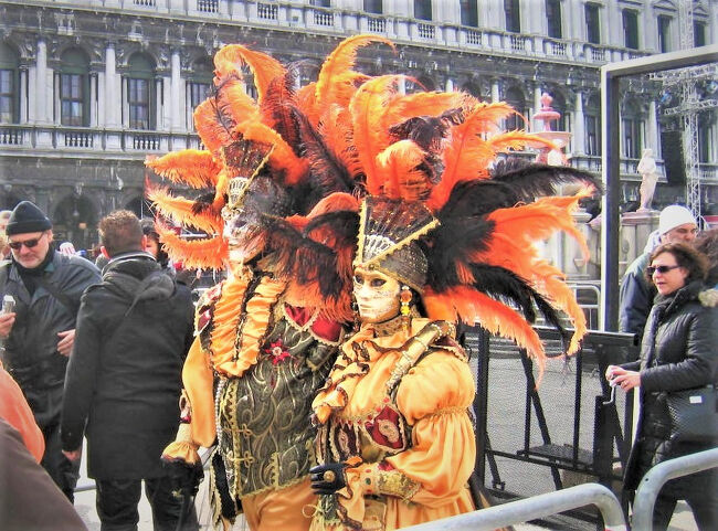 イタリア・ヴェネチアのカーニバルからフランス・ニースのカーニバルまで<br />レンタカーを借り観光地、世界遺産を巡る。