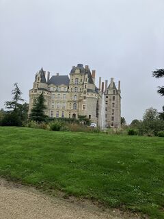 ⑪今も13代目侯爵が住まわれるブリサック城見学後、レンタカーを返しにル・マンまで