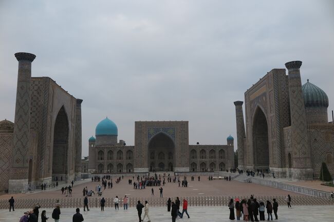 日本で一番有名なウズベキスタンの都市、サマルカンド<br />シルクロードの中継点として、様々な民族の係争地となり、様々な文化が交差した街<br />そして、ティムール朝の首都として繁栄を極めた街<br />たくさんの歴史を持つ街をゆっくり歩いてきました<br /><br />&lt;行程&gt;<br />日本→ヒヴァ→アラル海→ヒヴァ→ブハラ→サマルカンド→タジキスタン→サマルカンド→タシケント→日本