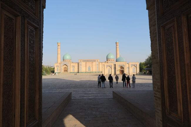ウズベキスタン最終日、タシケントの街を歩いてきました<br />さすがに首都だけあって、他の街より格段に大きな街でした<br />特にバザールは中央アジア屈指の規模で、ずっといても飽きない場所でした<br />これでタシケント空港から日本に戻ります<br /><br /><行程><br />日本→ヒヴァ→アラル海→ヒヴァ→ブハラ→サマルカンド→タジキスタン→サマルカンド→タシケント→日本