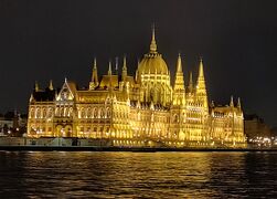 中央ヨーロッパ３ヵ国・世界遺産と歴史をめぐる旅！ 6日目  ハンガリー、エステルゴム大聖堂、センテンドレ散策、ドナウ川クルーズ