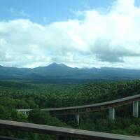 バスで旭川～糠平温泉移動　絶景の三国峠越え