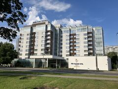 バルト三国ラトヴィアでリガ旧市街とはダウガヴァ川を隔てた対岸の中州に建つ「Riga Islande Hotel」に２連泊する