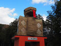 稲穂で造られた巨大干支（巳）が奉納されている安志賀茂神社へ