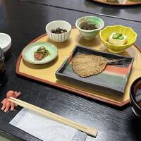 お嬢と行く南九州3泊4日【その35】天草 "伊賀屋旅館" で朝ごはん。"アジみりん" は、崎津集落の漁師のおばちゃんの特製なんだそうな！