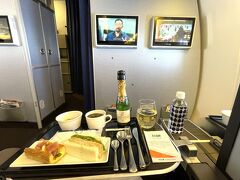 福岡②新型ANAプレミアムクラス搭乗記♪羽田空港－福岡空港間の全日空NH245便★福岡空港限定土産★カード会社『ラウンジTIME/ノース』