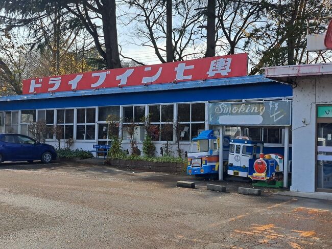 10時に品川で集合。<br /><br />品川でレンタカーを借り男6人でドライブに行く予定であったが、その中の1人が直前に体調不良になって来れなくなった。<br /><br />既にみんな品川に集まっていたので、レンタカー屋に行って直接キャンセルし、電車で目黒に行って、友達の5人乗りのマイカーに乗り、二度手間スタート。この時点で11時。