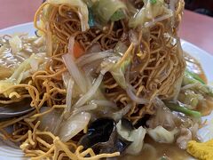大陸のタワーかた焼きそばを食べ、お腹いっぱい