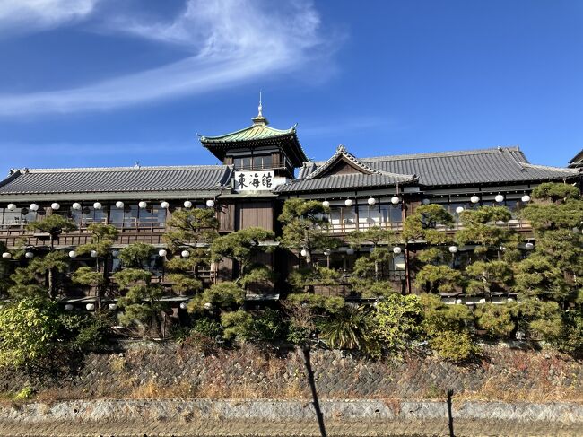 むかしからあるホテルに泊まる旅 第10弾 川奈ホテル 伊東東海館・東郷記念館・松月院<br /><br />第1弾は帝国ホテル(創業 1890年)2012年8月4日。<br />「帝国ホテルとスカイツリー」<br />第2弾は箱根富士屋ホテル(創業 1878年)2012年9月10日。<br />「箱根宮ノ下富士屋ホテルとロマンスカー」<br />第3弾は日光金谷ホテル(創業 1873年)2013年3月15日。<br />「東武スペーシアに乗って日光に向かい日光金谷ホテル」<br />第4弾は東京ステーションホテル(創業 1915年)2017年7月10日。<br />「お祝いとして東京ステーションホテルと東京駅周辺」<br />第5弾は奈良ホテル(創業 1909年)2018年3月15日。<br />「奈良ホテルと五重塔・三重塔・多宝塔めぐり」<br />第6弾は軽井沢万平ホテル(創業 1894年)2020年9月30日。<br />「軽井沢散策と軽井沢万平ホテル」<br />第7弾はホテルニューグランド(創業 1927年)2020年12月9日。<br />「ホテルニューグランドと三溪園」<br />第8弾は蒲郡クラシックホテル(創業 1912年)2021年10月21日。<br />「蒲郡クラシックホテルと五重塔・三重塔・多宝塔めぐり」<br />第9弾は雲仙観光ホテル(創業 1935年)2022年4月27日。<br />「雲仙観光ホテルと佐賀・長崎・大分の旅」<br />第10弾 川奈ホテル (創業1936年)2025年1月3日