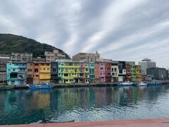基隆・彩色街屋へ