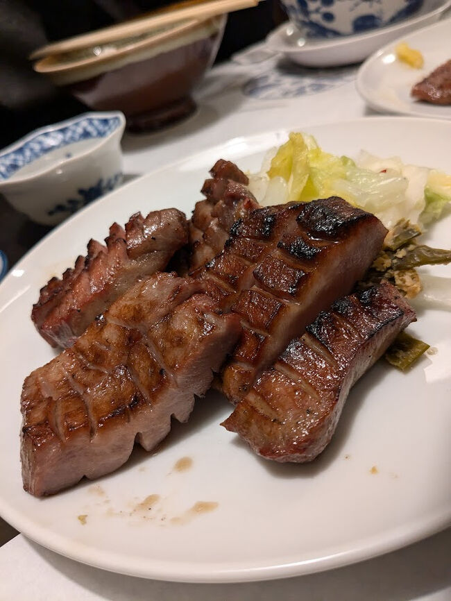 24年12月、牛タンと寿司が食べたくて仙台へ<br />夜8時過ぎに仙台着<br />夕飯にありつけるか心配したが、たんや善次郎は大満足<br /><br />翌日はJR仙石線で塩釜へ<br />塩釜神社の202段の男坂に挑戦<br />フェリー移動で松島を堪能<br /><br />宿泊先は仙台ホリデーイン