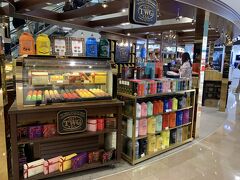台北101でお買い物。そして微風南山でごはんを食べ、花火を見る場所を確保する。