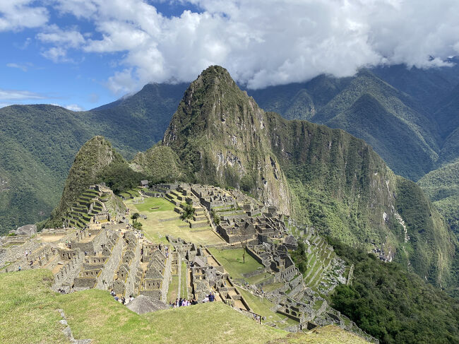2024年末、別の場所への旅行を計画していたものの、日程調整に時間を要してしまい申し込んだ時点では予約満席...<br />長期休暇の予定だけが空いてしまったので、改めて考え思い付いたのがマチュピチュ。<br />話に聞くと入場制限が始まっているとのことで、もしかしたらいずれ行けなくなるかも...と思い立ったが吉日とばかり、空中都市に向かうことにしました。<br />まずは玄関口の街クスコへ。