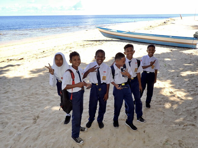 タイさんの旅 インドネシアから東へ 18日目。バンダネイラ、ハッタ島。島の周りを歩いてみます。