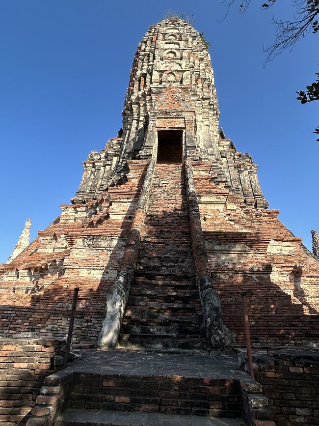 姉妹旅タイバンコク、アユタヤに行ってきました。<br /><br />最初はツアーで行くことを考えましたがなかなか行動飛行機が制限されるので<br /><br />自力で行ってきました。<br /><br />タイ航空行きTG623関西ーバンコクエコノミークラス<br /> 帰りTG672バンコクー関西エコノミークラス<br />ソラリア西鉄ホテルバンコクデラックスコーナーツイン3泊<br />Trip.com 飛行機+ホテルセットでひとり114000円ほど<br />アユタヤ4大寺院ツアーランチ付、KLOOK予約ひとり6500円ほど<br /><br />はじめてのタイは人々がとても親日的なのが肌でわかってとても楽しかったです。<br /><br />Q&Aコーナーで質問(愚門)にたくさんご親切丁寧にご回答して頂いた皆様、本当に参考になりお世話になりました。<br />ありがとうございました。<br />