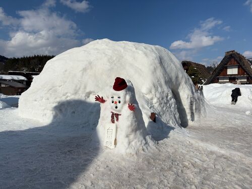 雪昏れて…飛騨白川郷にて 飛騨を中心に雪 防寒を 飛騨を中心に雪の降る日が多く、強まる