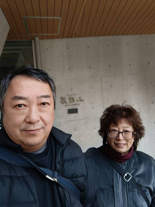 まうまう父が倒れて(2023年)からご無沙汰してた<br />俺さま男のピロ君(我が夫)の田舎に帰省します。<br />あっごめんなさい 表紙の写真反転してます(汗)<br />2年前に運休となった成田⇔長崎(peach)<br />福岡(板付)空港を使うか、jetstarの長崎便を使うかの選択肢。<br />悩んだ末(そんな悩みしかない)時間帯が選べる福岡を選択。<br />我が家から近くて便利な空港は成田。<br />LCCなのに第1ターミナルから発着するpeachはネ申。<br />予約したのは2024年11月11日(sale)<br />peach https://www.flypeach.com/<br />peachの機内コンテンツが廃止されていました。<br /><br />今回訪ねた温泉は<br />有田温泉<br />https://www.arita-onsen.com/<br />天空の宿 山暖簾(くにみの湯)<br />https://www.yamanoren.co.jp/<br /><br />地元飯は<br />牧のうどん(空港店)<br />https://www.makinoudon.jp/<br />らりるれろ大野店 (佐世保バーガー)<br />https://www.facebook.com/rarirurero.oono/<br /><br />【往路 | MM521】- ミニマム(VLT)<br />├ 東京(成田) 第1ターミナル<br />├ 2025/01/23 (木) 08:40<br />| ↓<br />├ 福岡 国内線ターミナル<br />└ 2025/01/23 (木) 11:00<br /><br />【復路 | MM526】- ミニマム(ULT)<br />├ 福岡 国内線ターミナル<br />├ 2025/01/25 (土) 15:30<br />| ↓<br />├ 東京(成田) 第1ターミナル<br />└ 2025/01/25 (土) 17:25<br />■お支払い金額(税込)<br />¥29,160(二人分往復)<br /><br />バジェットレンタカー<br />2025-1-23(木) 11:30 福岡空港店<br />2025-1-25(土) 14:00 貸出店舗に返却<br />料金合計 :13,700円<br />楽天クーポン利用 :2,000円<br />差引支払金額 :11,700円(現地決済)<br /><br />ご訪問&「いいね」&フォローもありがとうございます。<br />バリ島大好き まうまうです。<br />https://4travel.jp/travelogue/11131302<br />ここでもフェイスブックでも顔出ししてますので、<br />確認してからお友達申請お願いいたします。<br />おかげさまでバリ島旅再開、次回は2025年8月中旬です。<br />https://4travel.jp/travelogue/11926080<br />(2024夏のロンボク&バリ島総集編)