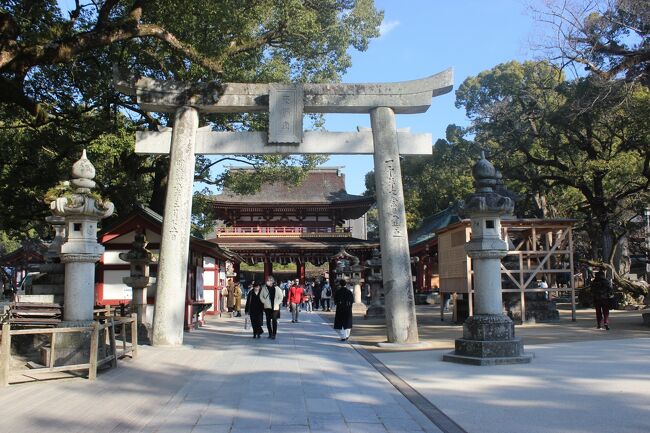 「福岡の屋台で食べたい」との妻の指令に応えて2泊3日の九州旅行に出かけました。夜は食べ歩き、2日目に唐津、3日目には大宰府まで足を延ばしてきました。飲み食いに夢中で、夜の写真は数枚だけです。