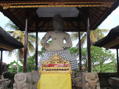 バリ島ウブド2024　備忘録（7）　地味なマイナースポット　「ペジェンの月」と「巨人」