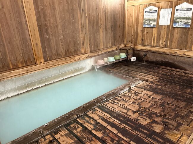 草津温泉に一泊してきました。<br />一度は絶対行ってみたかった旅行先として何度か計画を立てたことはあるのですが、今回ようやく実現です。<br /><br />最後の旅行記は宿泊2日目。「蕩」の大浴場、地蔵の湯、大滝乃湯と最後まで草津の温泉を堪能しました。