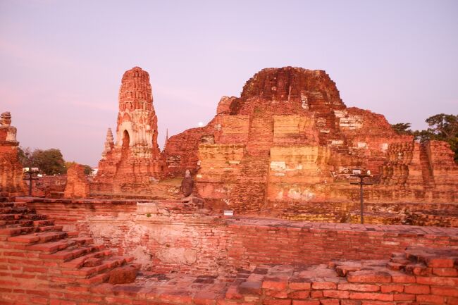 2025年1月10日~15日 タイ スコータイ&アユタヤの旅<br /><br /> 11月のNY旅のバンコク発券の残りと、2月南米旅のANA新規バンコク発券を組み合わせた旅です。3連休に有休1日を追加して、夜行便も活用、現地実質3日半です。タイの主張観光地の中で未訪のスコータイと、過去訪問済のも訪問し、遺跡巡りの旅です。1月のタイは日中は暑いですが朝晩は涼しく、湿気も少なく過ごしやすかったです。前半のスコータイ編と、後半のアユタヤ編に分けました。<br /><br /> 以下、スケジュールです。<br /><br /> 01/10 神戸⇒羽田<br /> 01/11 羽田⇒バンコク⇒スコータイ泊<br /> 01/12 スコータイ泊<br />★01/13 スコータイ⇒アユタヤ泊<br />★01/14 アユタヤ⇒バンコク⇒羽田⇒蒲田泊<br />★01/15 蒲田⇒羽田⇒伊丹<br /><br />