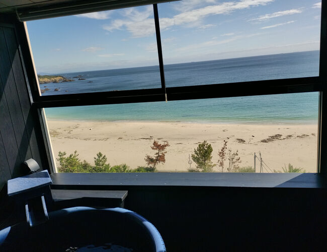 海の見える宿に泊まりたい。<br />さらに客室露天風呂もあったら・・・<br />そんな贅沢ホテルは手が届かないかな。。と思っていたら<br />オフシーズンの海水浴場という穴場物件がありました<br />うわさの神社 石神さんも歩いて行けます
