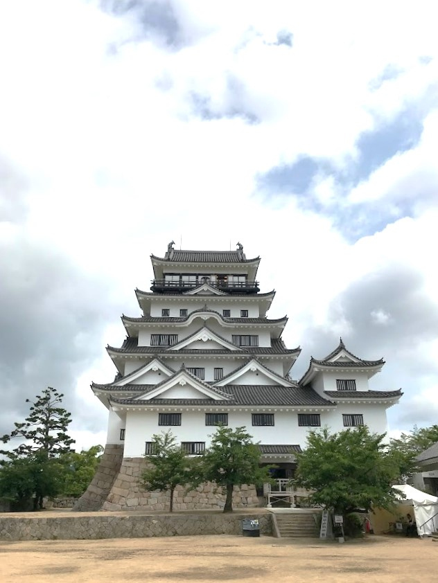 福山・広島・宮島へ旅行しました。<br />7泊8日の長い旅行で、<br />美味しい物もたくさん食べたし、<br />観光スポットもあちこち行ったので、<br />以下の5件に分けて書きます。<br /><br />1.福山へ出発前も到着後もグルメ<br />https://4travel.jp/travelogue/11959615<br /><br />2.仙酔島リベンジ!今度は上陸できた<br />https://4travel.jp/travelogue/11959616<br /><br />3.鞆の浦と福山城を満喫<br /><br />4.広島で野球スポット色々<br />https://4travel.jp/travelogue/11959620<br /><br />5.宮島で神様の山に登る<br />https://4travel.jp/travelogue/11959622